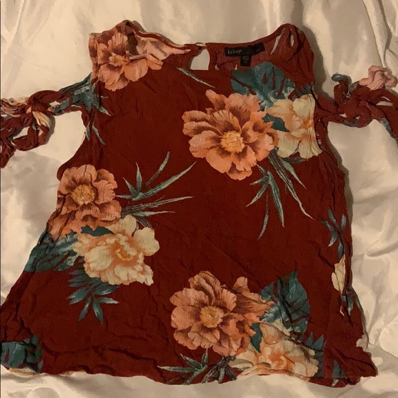 Flowy top with ties on the sides. - Picture 1 of 2